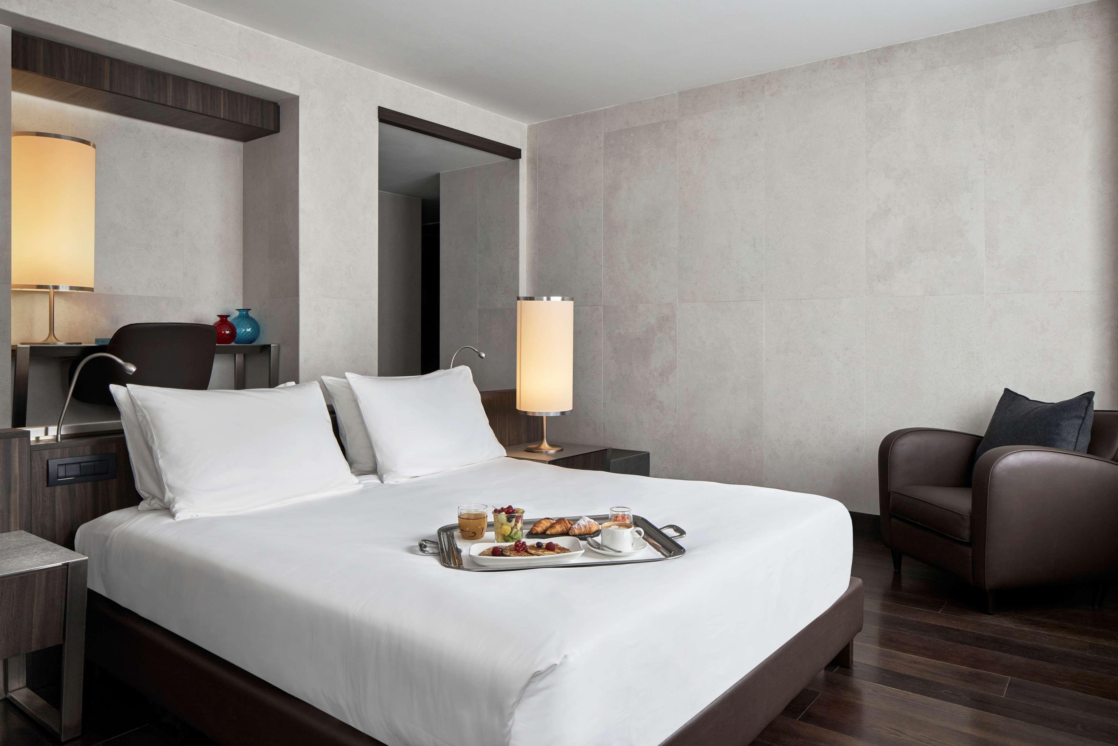 Hyatt Centric Milan Centrale Екстериор снимка