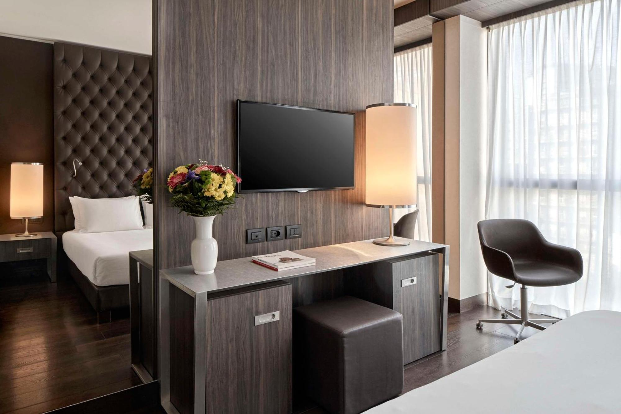 Hyatt Centric Milan Centrale Екстериор снимка